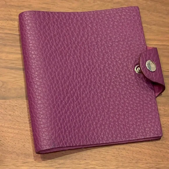 Hermes Ulysse Mini notebook cover in purple Togo leather. With box and ribbon. - Picture 1 of 10